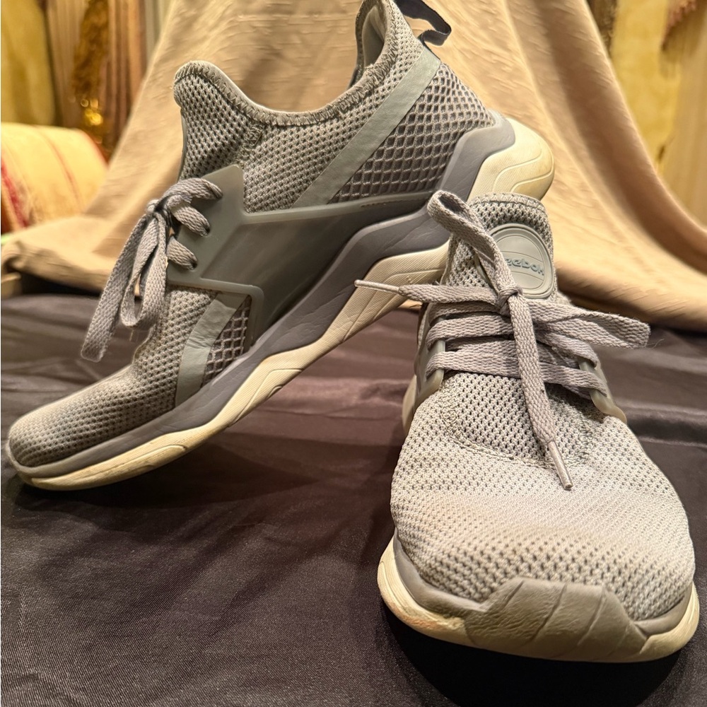 Reebok Women's Light Gray Knit Lace-Up Sneakers